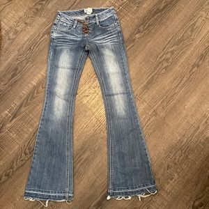 DISTRESSED DENIM MUDD FLARE JEANS 👖